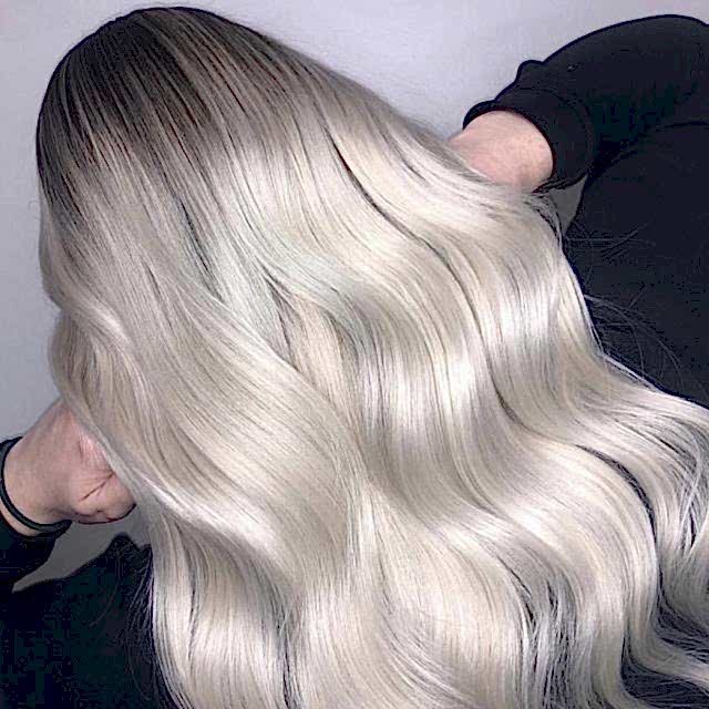 Блондирование волос в салоне Сахар